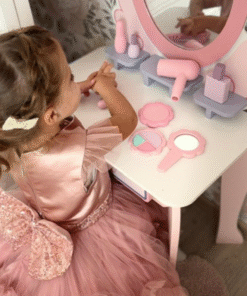 Petikids-pretend-playmake-up-silicone-roze kids playing